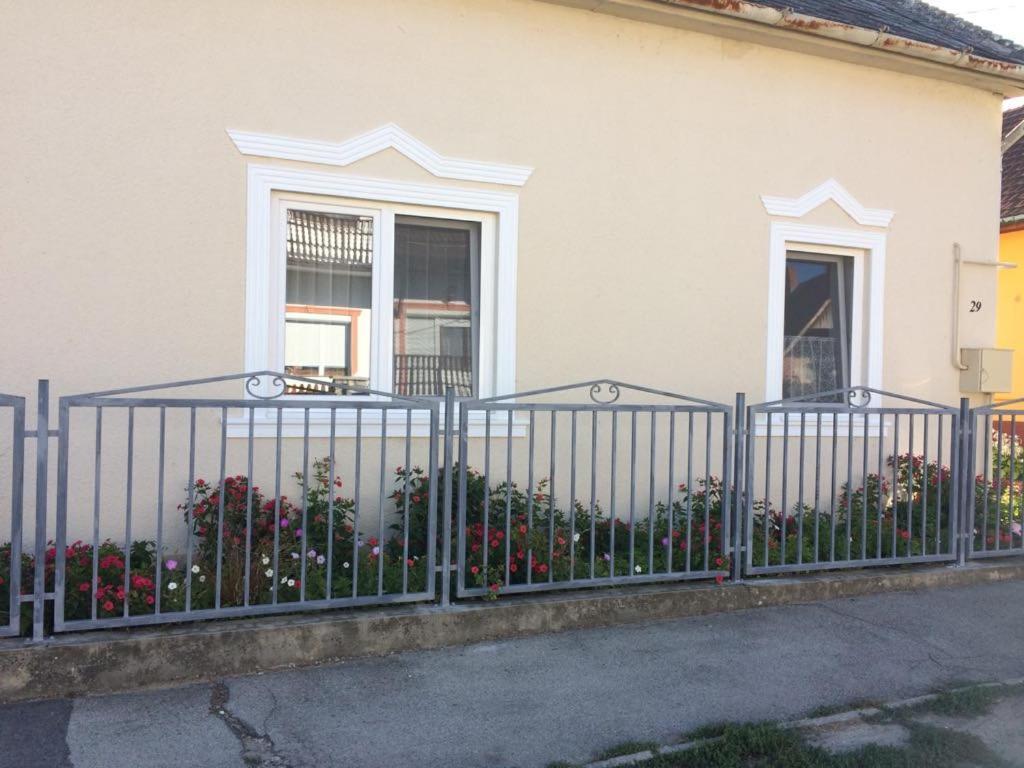 Hotel Teraszos Haz Balatonlelle Zewnętrze zdjęcie